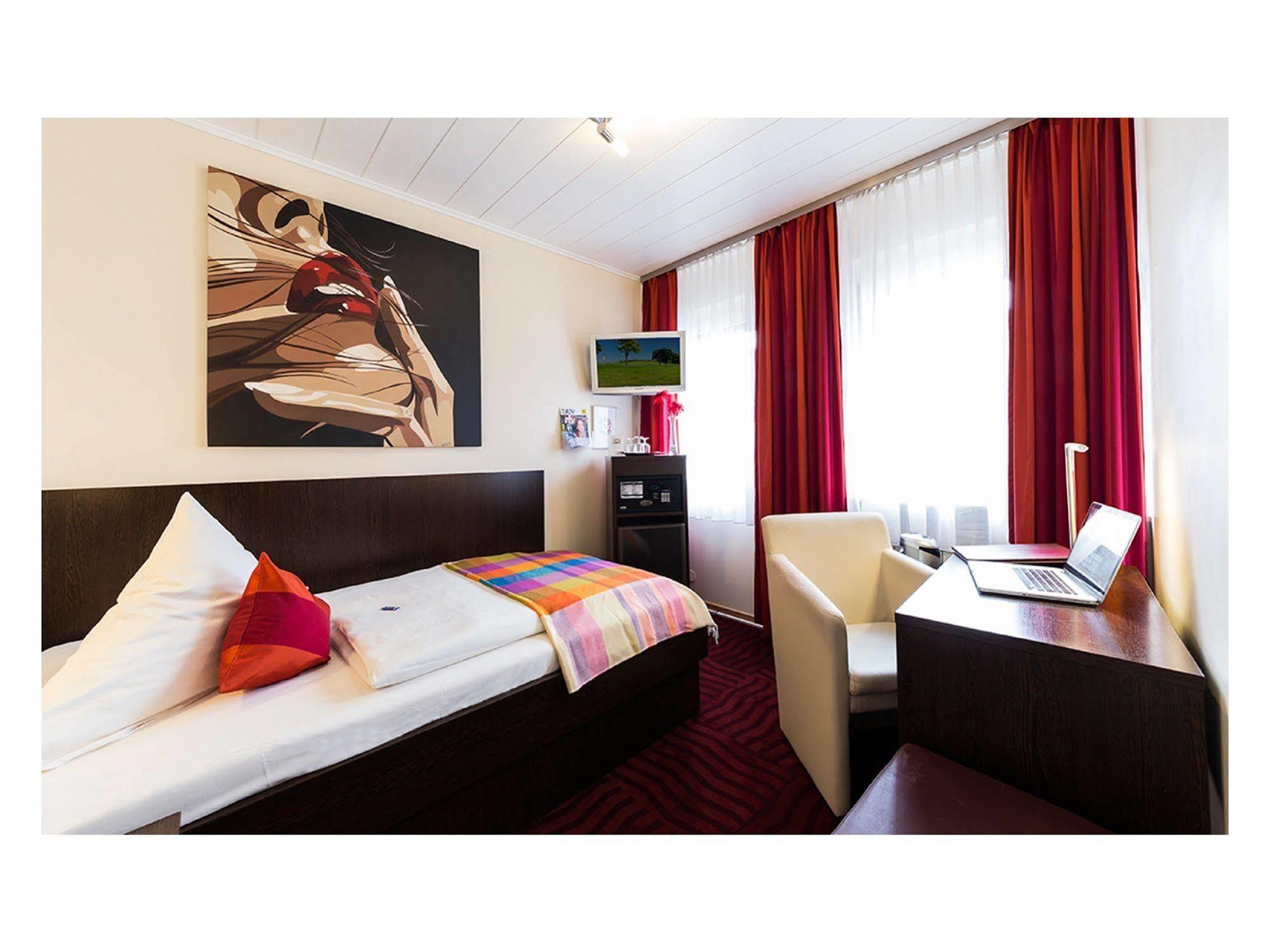 Hotel Koenigshof Hauptbahnhof Superior Дортмунд Экстерьер фото